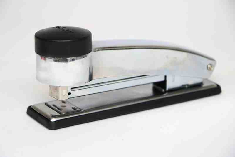 ENGRAPADORA MED. TIRA DE GOLPE PILOT 402 METAL CROM. C72